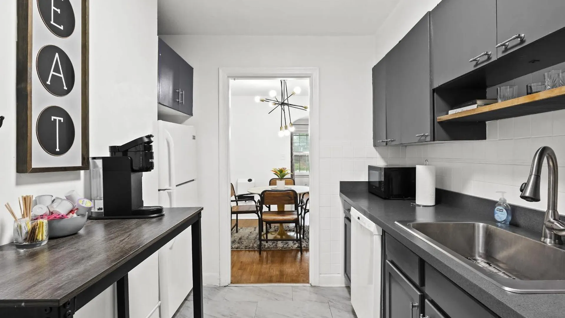 Stylish Louisville Apt Near Downtown & Parking